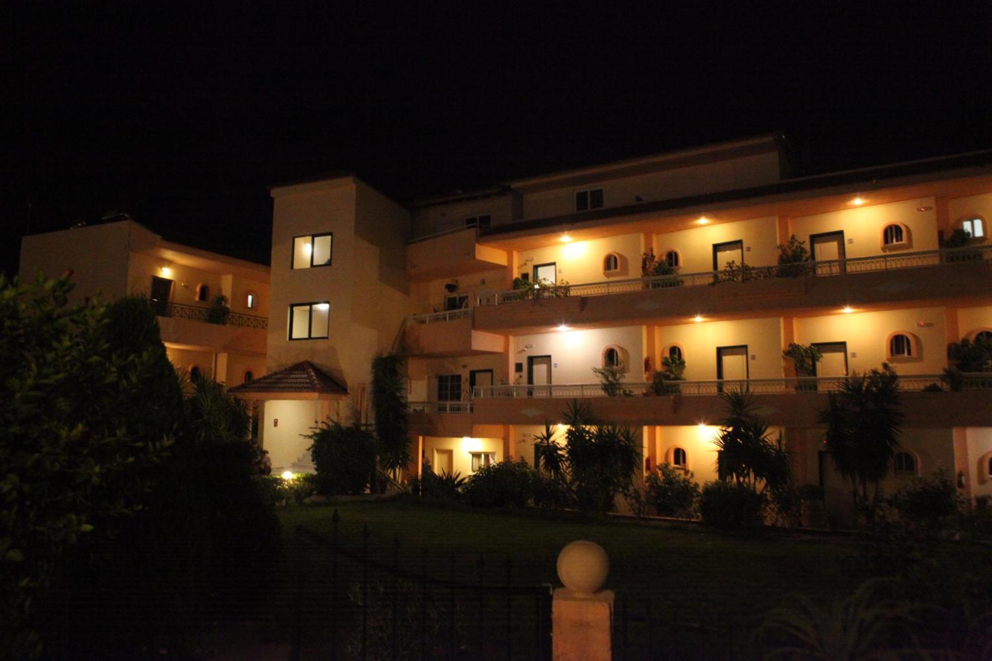 فاليراكي Lyristis Dinos Studios & Apartments المظهر الخارجي الصورة