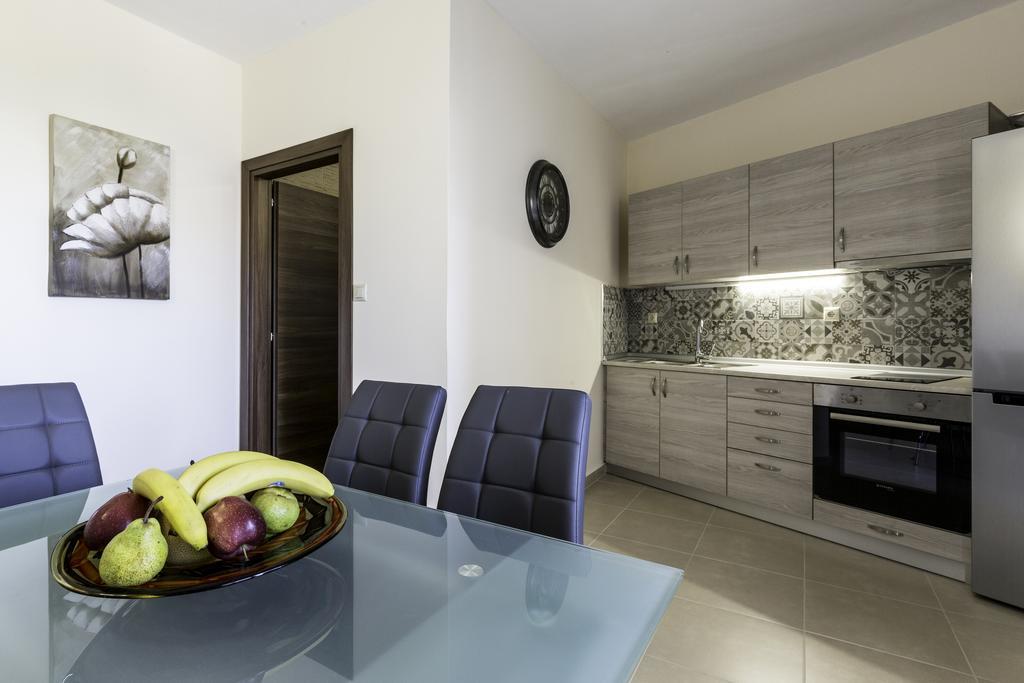 فاليراكي Lyristis Dinos Studios & Apartments المظهر الخارجي الصورة