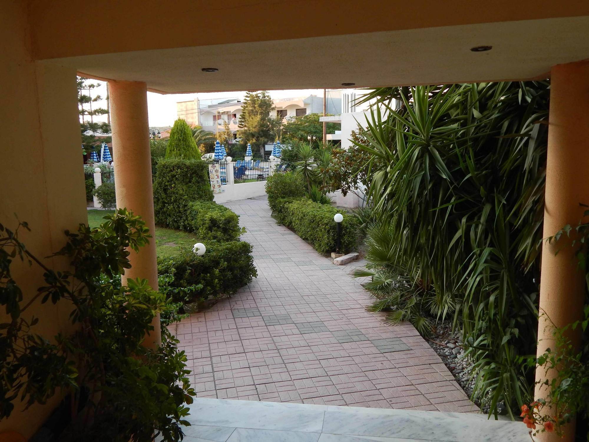 فاليراكي Lyristis Dinos Studios & Apartments المظهر الخارجي الصورة