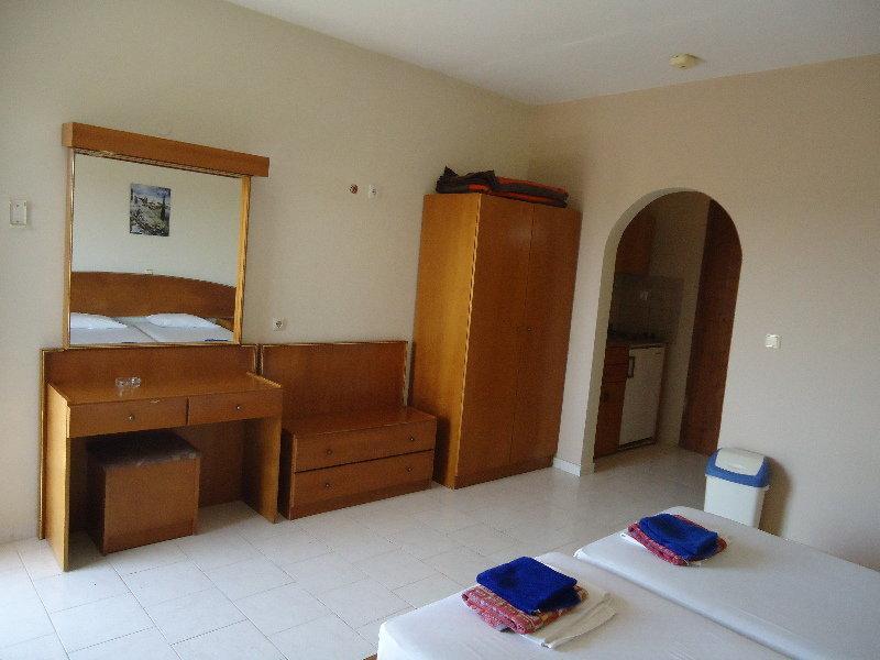 فاليراكي Lyristis Dinos Studios & Apartments المظهر الخارجي الصورة