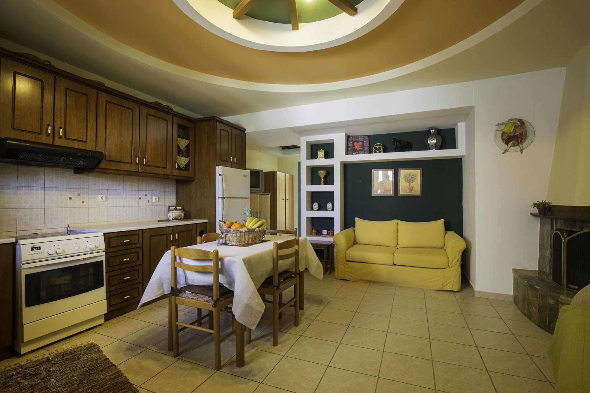 فاليراكي Lyristis Dinos Studios & Apartments المظهر الخارجي الصورة