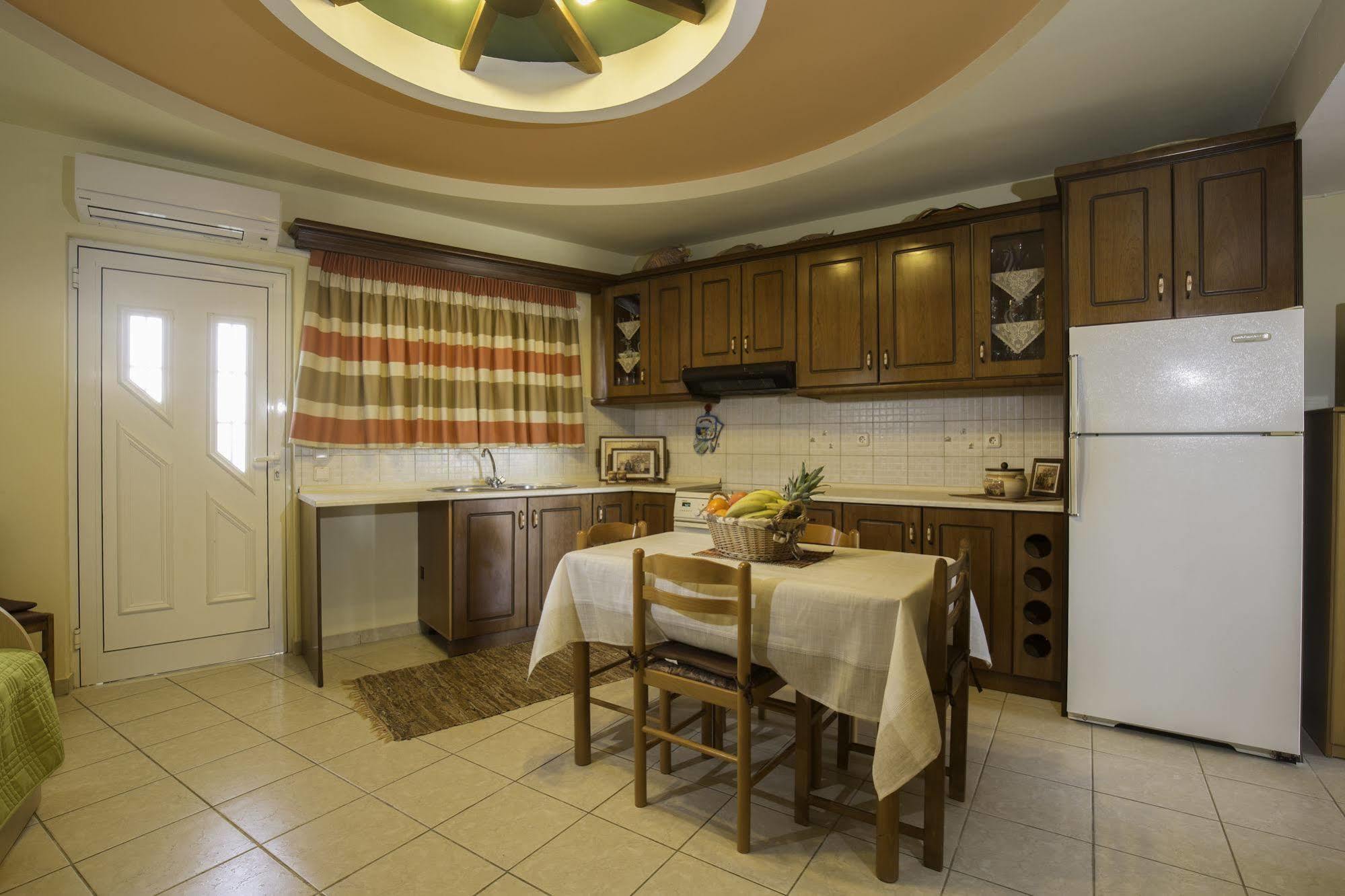 فاليراكي Lyristis Dinos Studios & Apartments المظهر الخارجي الصورة
